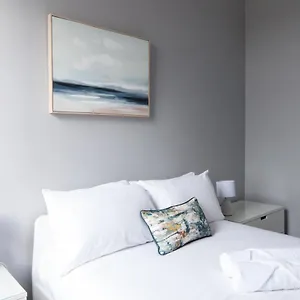 https://canberra-house-regency-2-bed-apartment-for-you.tophotelsbath.com