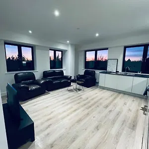 https://new-one-bedroom-luxury-apartment-in-solihull.hotelsin-nottingham.com